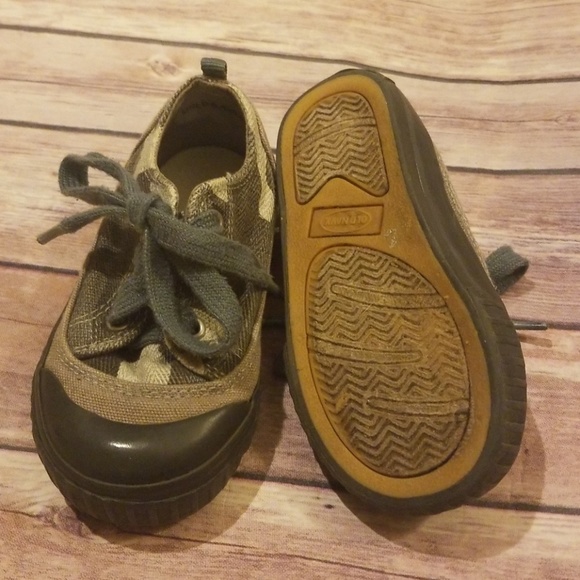 Old Navy Camo Sneakers - Picture 4 of 4